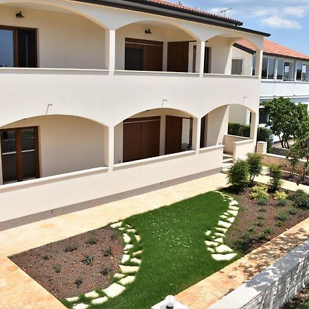 Apartmani Diana Новиград Экстерьер фото