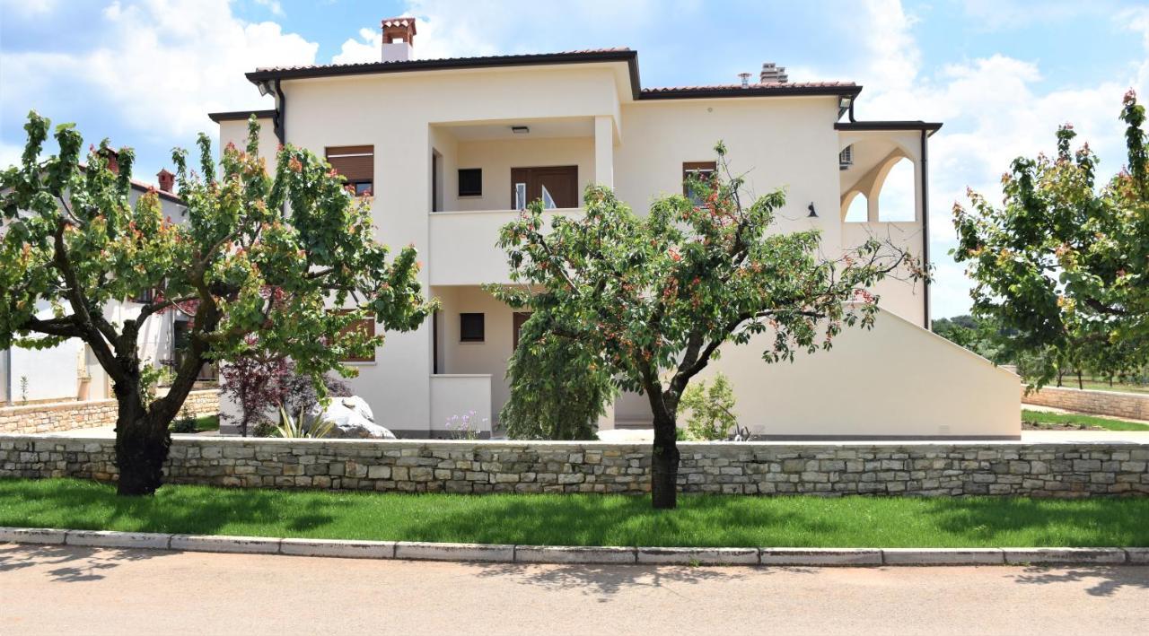 Apartmani Diana Новиград Экстерьер фото