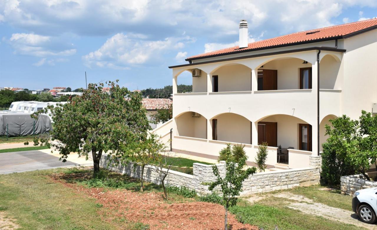 Apartmani Diana Новиград Экстерьер фото