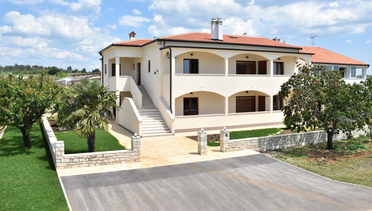 Apartmani Diana Новиград Экстерьер фото