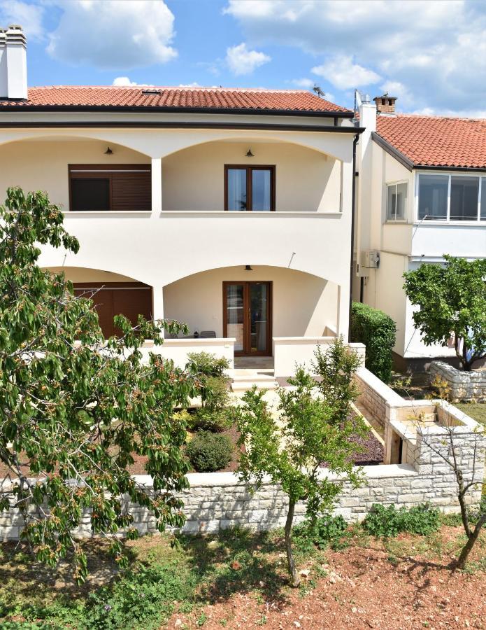 Apartmani Diana Новиград Экстерьер фото